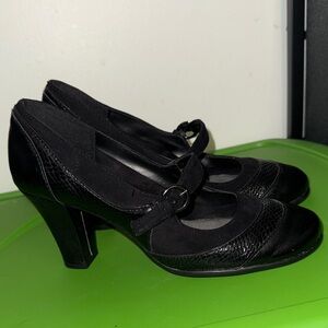 Vintage Elegant Aerosoles Snakeskin Black Heels Size 7 Circa 2004
